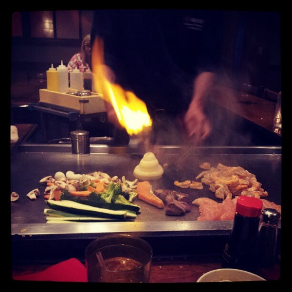 Das Foto wurde bei Kobe Japanese Steakhouse &amp; Sushi Bar von Ralf L. am 5/14/2012 aufgenommen