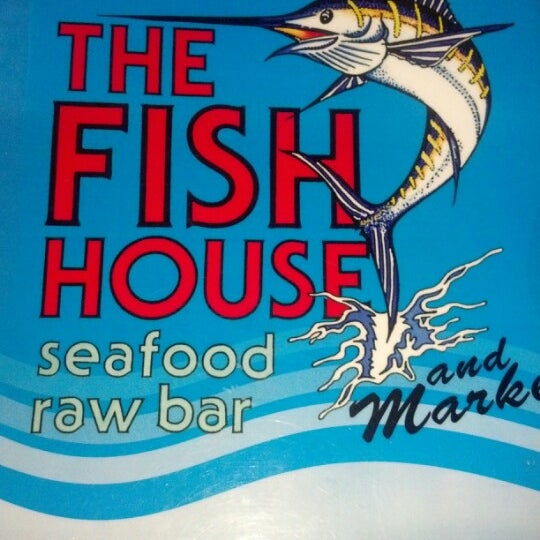 Photo taken at The Fish House by Enrique R. on 8/14/2012