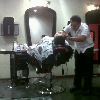 Foto tirada no(a) Barber Shop Mx por Yadira T. em 12/3/2011