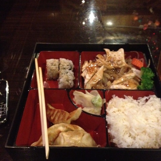 รูปภาพถ่ายที่ Kumo Japanese Steak House โดย Peter-John เมื่อ 8/17/2012