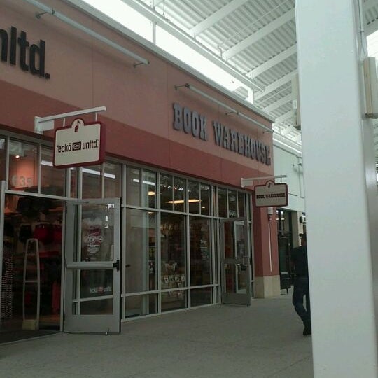 Foto scattata a Tanger Outlets Myrtle Beach Hwy 17 da Justin S. il 4/19/2012