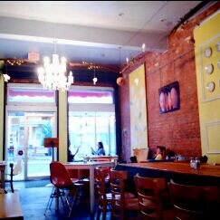 2/18/2012にWayneがDomku Bar &amp; Cafeで撮った写真