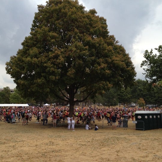 รูปภาพถ่ายที่ Historic Military Park โดย Dee A. เมื่อ 7/14/2012