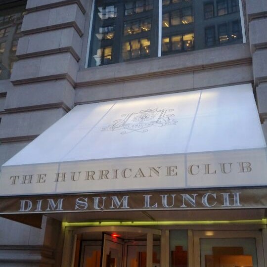 Foto scattata a The Hurricane Club da Fred W. il 3/13/2012
