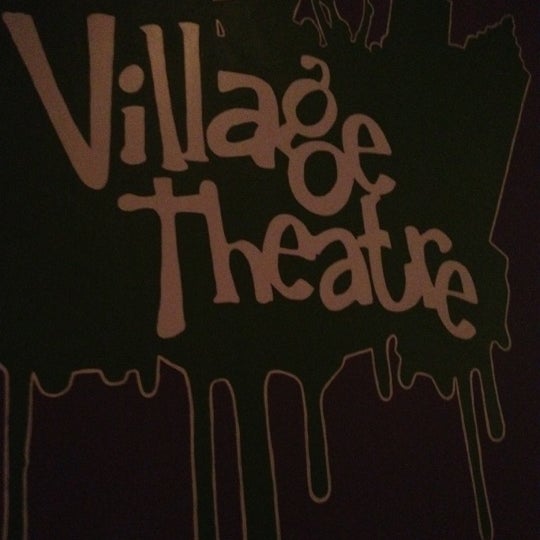 รูปภาพถ่ายที่ Village Theatre โดย M A. เมื่อ 4/29/2012