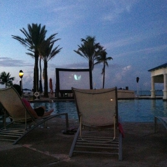 Foto tirada no(a) Melia Nassau Beach - Main Pool por Jennifer em 5/29/2012
