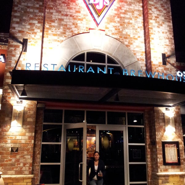 Foto tirada no(a) BJ&#39;s Restaurant &amp; Brewhouse por obinna o. em 12/4/2011