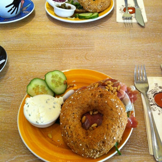 Photo taken at Bagels &amp; Beans by Jos C. on 8/2/2012