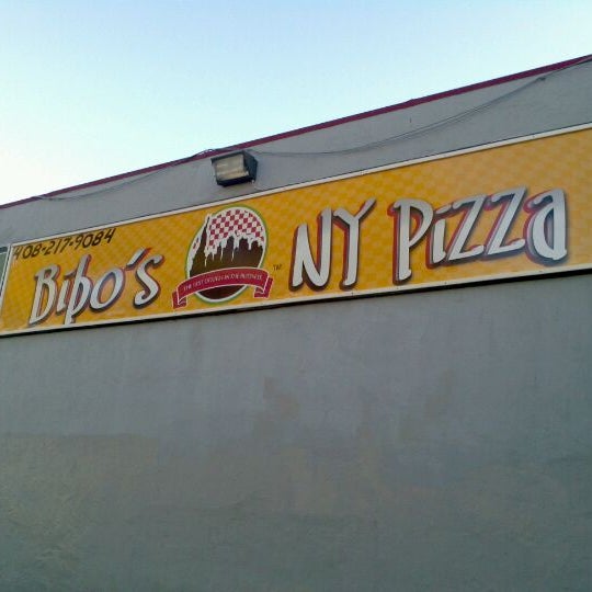 Das Foto wurde bei Bibo&#39;s NY Pizza von Stephanie am 11/16/2011 aufgenommen