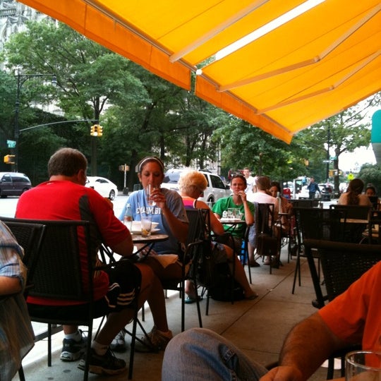 9/5/2011 tarihinde Siobhan A.ziyaretçi tarafından Artopolis Cafe'de çekilen fotoğraf