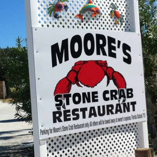 Foto tirada no(a) Moore&#39;s Stone Crab Restautant por Ali R. em 11/27/2011
