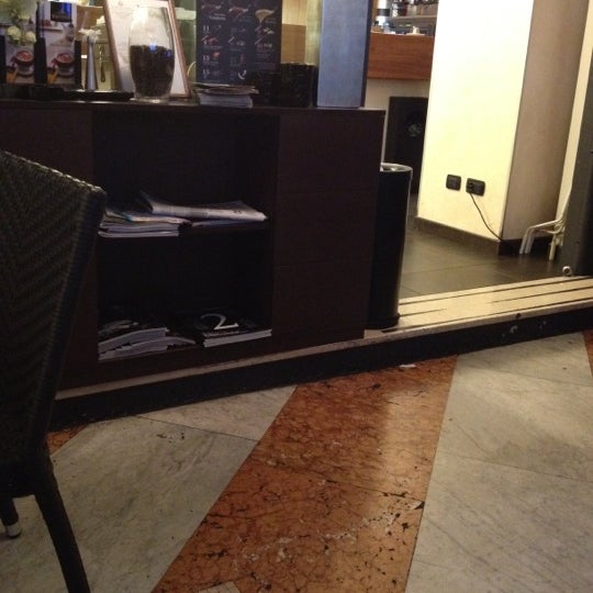 Foto diambil di Victory Milano Lounge Café oleh Simona M. pada 3/24/2012