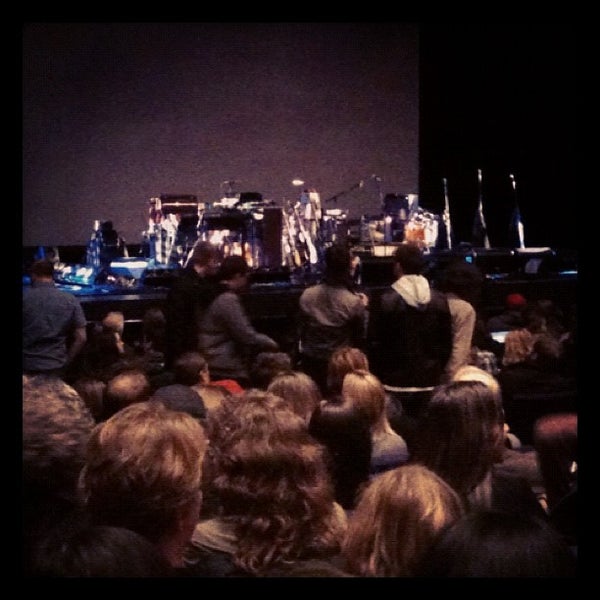 รูปภาพถ่ายที่ The Centre in Vancouver for Performing Arts โดย Americo O. เมื่อ 11/19/2011