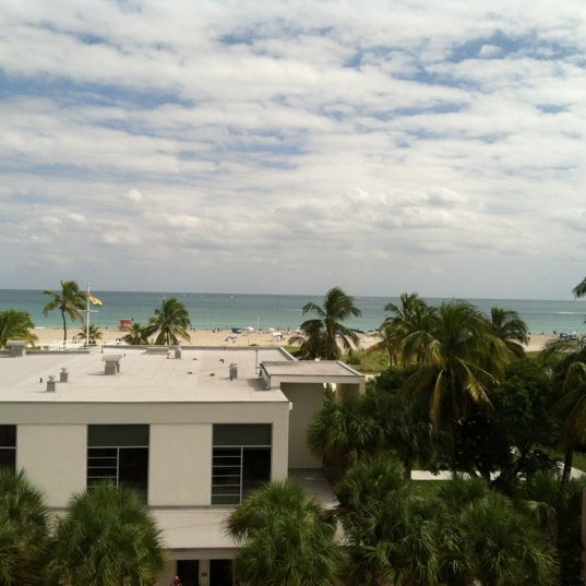 รูปภาพถ่ายที่ Hotel Breakwater South Beach โดย Kyle W. เมื่อ 10/20/2011
