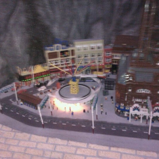 รูปภาพถ่ายที่ Legoland Discovery Centre โดย Gareth S. เมื่อ 8/17/2011