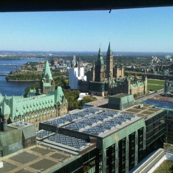 Foto tomada en Ottawa Marriott Hotel  por Brendan L. el 9/19/2011