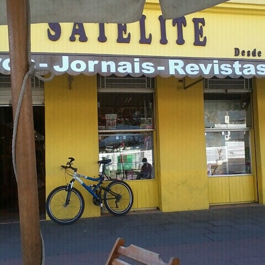 9/2/2012 tarihinde Juarijuariribeiro R.ziyaretçi tarafından Satélite Livraria e Cafeteria.'de çekilen fotoğraf