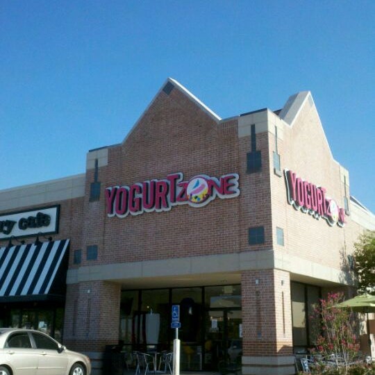 Photo taken at Yogurt Zone by Brandie C. on 9/20/2011