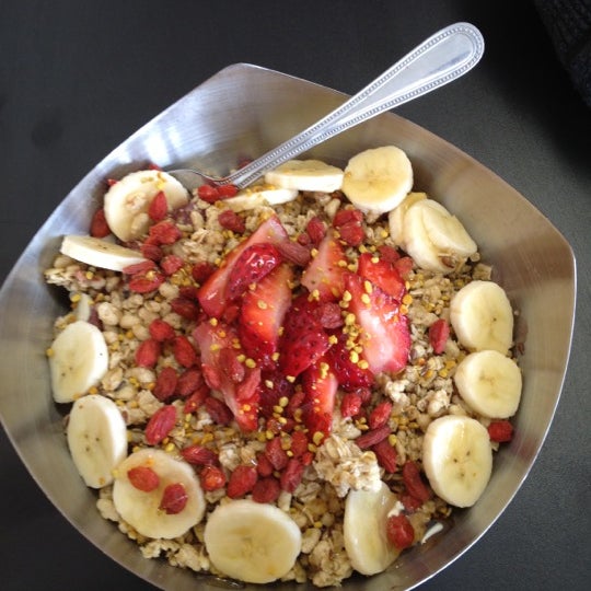 Photo taken at Vitality Bowls by Uriah B. on 4/9/2012