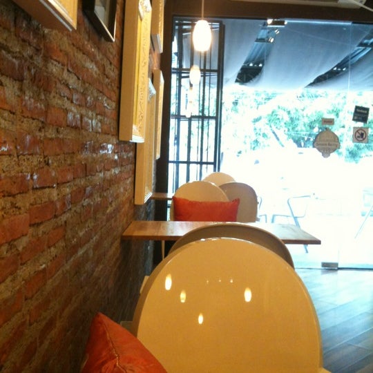 Photo taken at Brown Berry Cafe &amp; Workspace (บราวน์เบอร์รี่) by Max A. on 6/15/2012