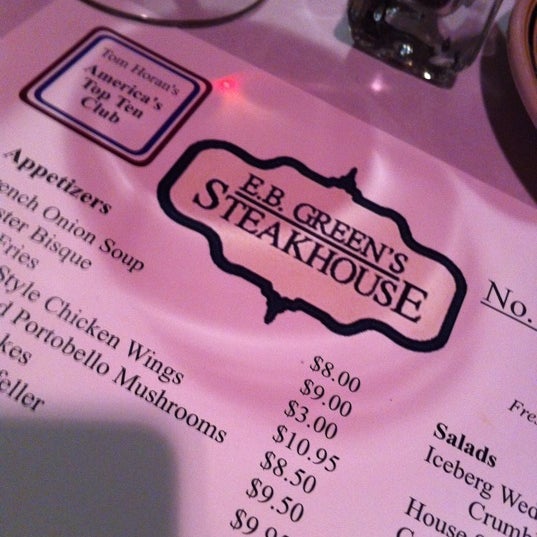 รูปภาพถ่ายที่ EB Green&#39;s Steakhouse โดย Yuri B. เมื่อ 8/28/2011