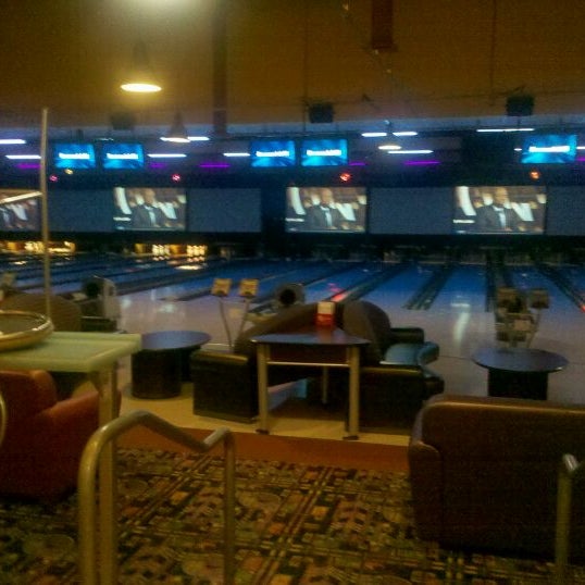 Photo taken at Sempeck&#39;s Bowling &amp; Entertainment by Joshua M. on 5/16/2012