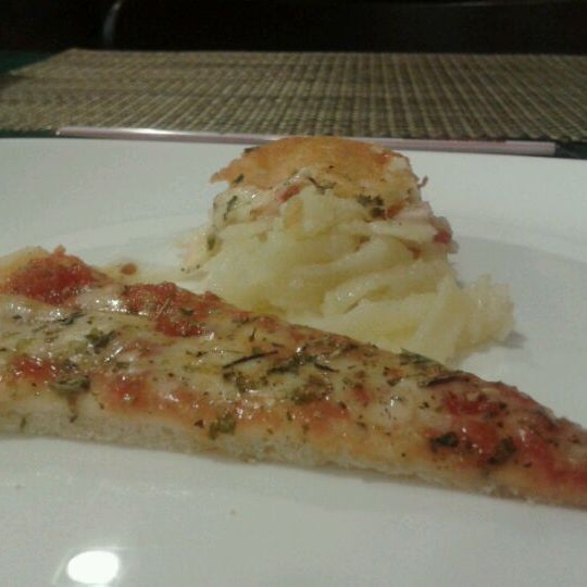 Rodízio de pizza e batata suíça :) uma delícia!