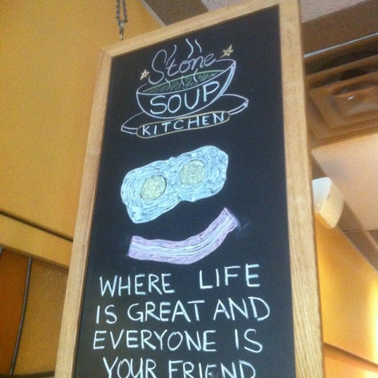Снимок сделан в Stone Soup Kitchen пользователем Rebecca S. 6/17/2012