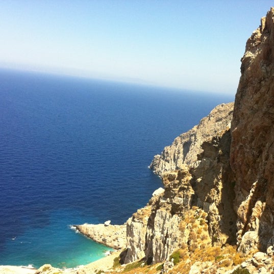 Get a table next to the cliff, have a meal or just a coffee and enjoy the view! / Συγκλονιστική θέα.