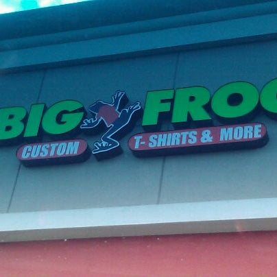 10/22/2011 tarihinde Katy Kwik Errandsziyaretçi tarafından Big Frog Custom T-Shirts &amp; More of NW Houston'de çekilen fotoğraf