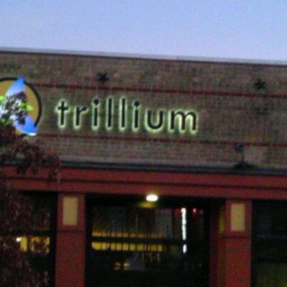 รูปภาพถ่ายที่ Trillium โดย A.J. D. เมื่อ 11/18/2011