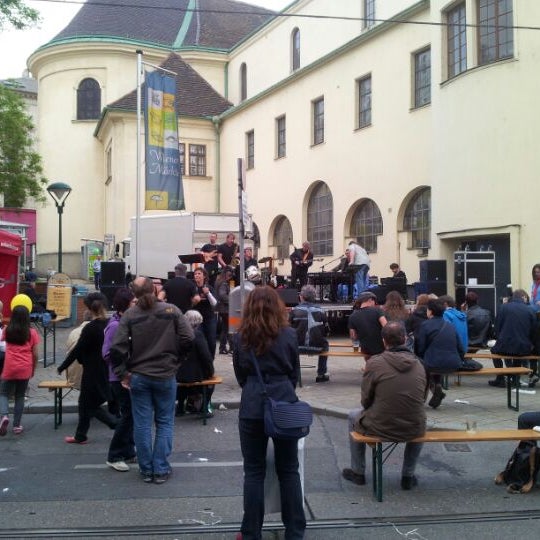 รูปภาพถ่ายที่ Kutschkermarkt โดย Thomas B. เมื่อ 5/4/2012