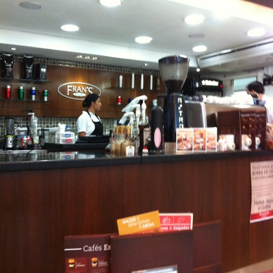 Foto tirada no(a) Fran&#39;s Café por Cordelia Q. em 4/17/2012
