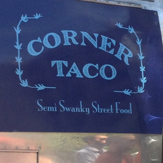 รูปภาพถ่ายที่ Corner Taco โดย Kelly เมื่อ 8/6/2012