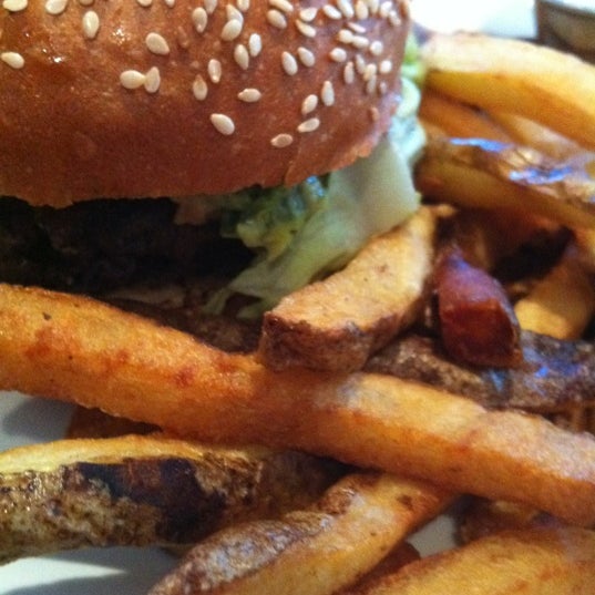 3/5/2012 tarihinde Best S.ziyaretçi tarafından H Burger'de çekilen fotoğraf