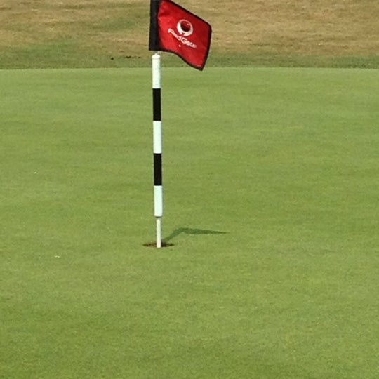 Foto diambil di Redgate Golf Course oleh Dion H. pada 7/8/2012