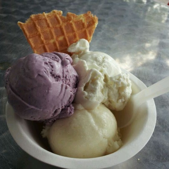 Photo taken at Jeni&#39;s Splendid Ice Creams by Patsy T. on 5/13/2012