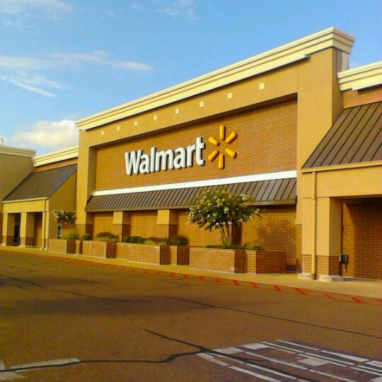 Walmart Supercenter Big Box Store in Hernando