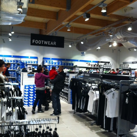 Adidas outlet top av rivadavia 8900