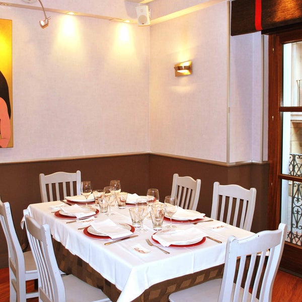 ¿Sabías que los cuadros que decoran nuestro restaurante son obra del pintor Manolo Sierra?