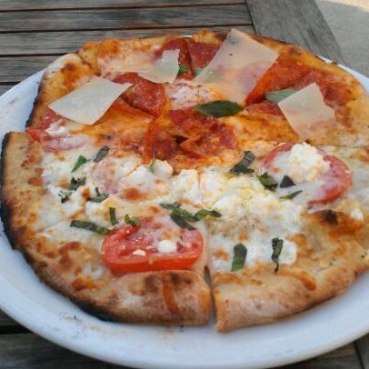 5/16/2012에 The Bite Life w.님이 Fire Stone Wood Fired Pizza &amp; Grill에서 찍은 사진