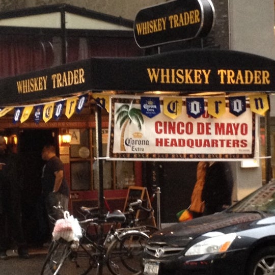 Foto tirada no(a) Whiskey Trader por Trent D. em 4/26/2012