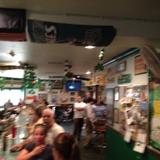 Foto scattata a Shanna Key Irish Pub and Grill da Mike S. il 3/13/2012