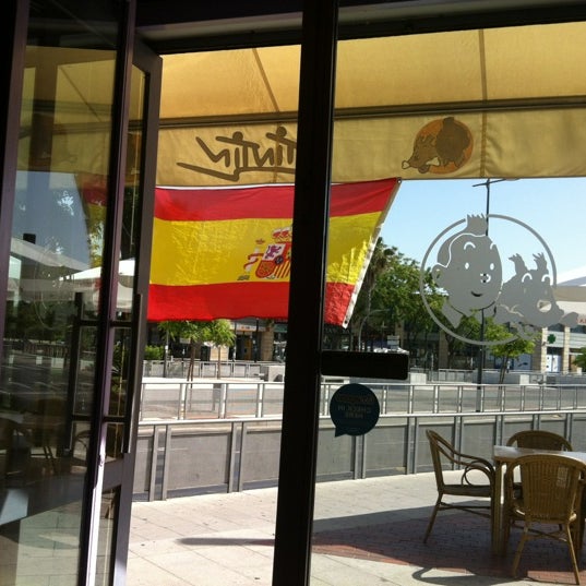 รูปภาพถ่ายที่ cafe bar Tin-tin โดย Fco Javier R. เมื่อ 6/23/2012