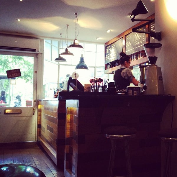 Foto tirada no(a) The Black Lab Coffee House por Deborah M. em 6/8/2012