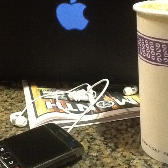 Снимок сделан в Peet&#39;s Coffee &amp; Tea пользователем Nayef 8. 3/3/2012