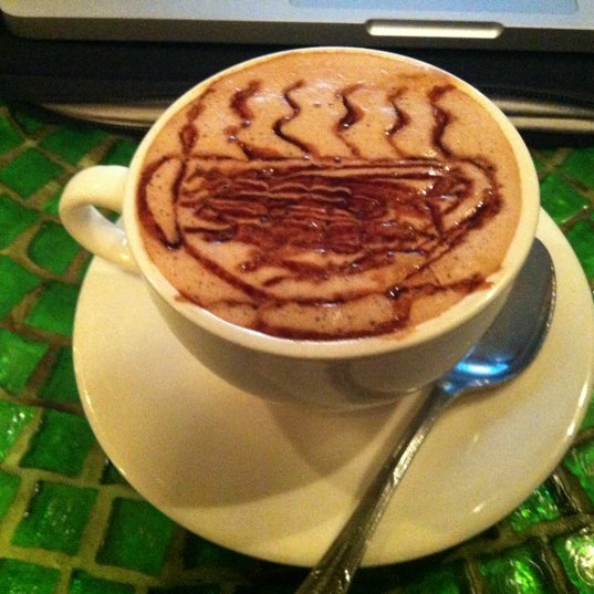 9/3/2012 tarihinde Jenny T.ziyaretçi tarafından Cafe Pick Me Up'de çekilen fotoğraf