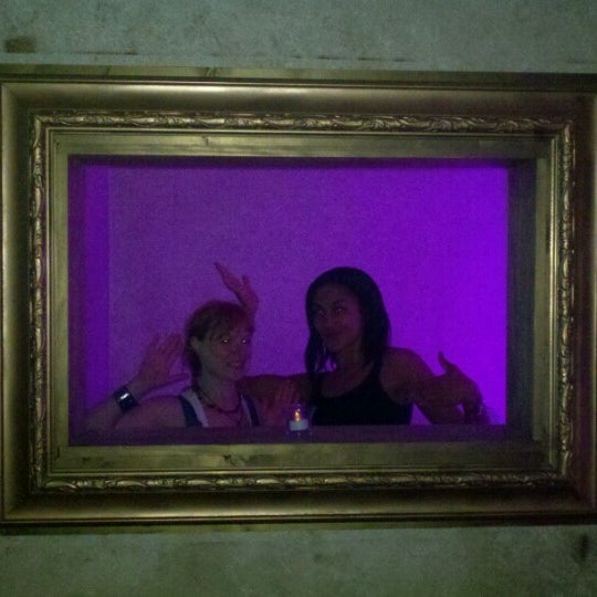 Foto tomada en The Duplex Lounge &amp; Bar- MILWAUKEE  por Melissa R. el 9/3/2012