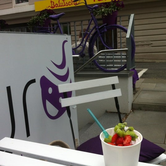 Photo taken at mien fro&#39;Natur frozen Yogurt by Pavel V. on 6/19/2012