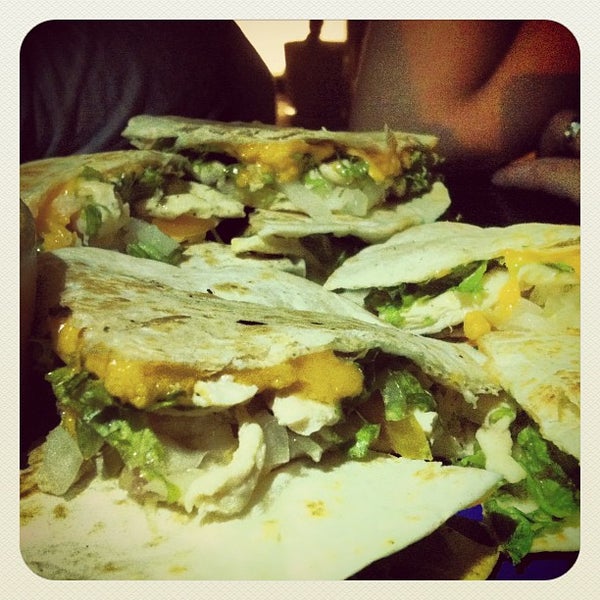 5/13/2012 tarihinde Almir M.ziyaretçi tarafından Guadalupe Cocina Mexicana'de çekilen fotoğraf